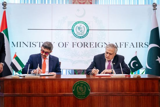 عبدالله بن زايد يوقع مذكرتي تفاهم مع وزير الخارجية الباكستاني