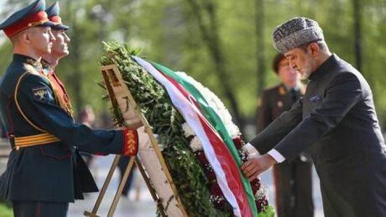 سلطان عمان يزور قبر الجندي المجهول في موسكو