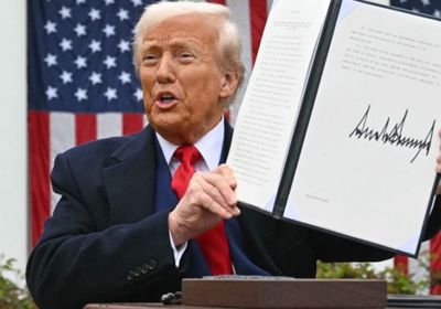 ترامب يوقع أمرًا تنفيذيًا لخفض أسعار الأدوية والرعاية الصحية