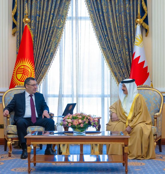 عاهل البحرين ورئيس قيرغيزستان يبحثان المستجدات الإقليمية والدولية