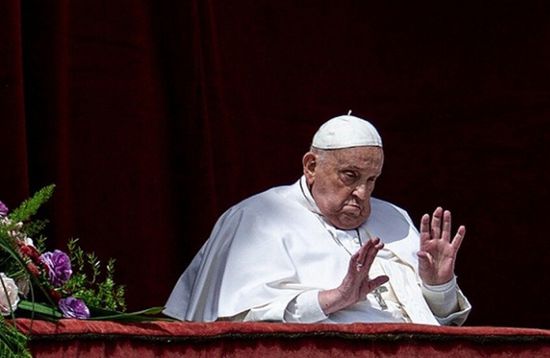 الأردن ينكس الأعلام حدادًا على وفاة البابا فرنسيس