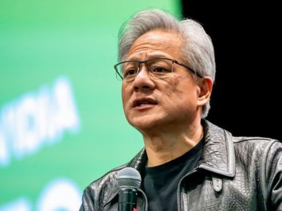 الرئيس التنفيذي لـ "إنفيديا" يسافر إلى بكين