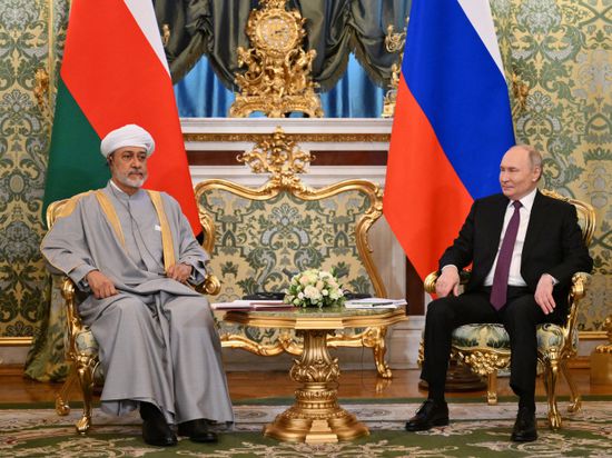 سلطان عمان والرئيس الروسي يبحثان المستجدات العالمية والإقليمية
