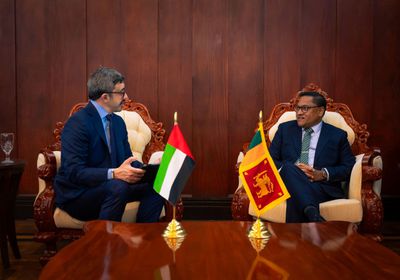 وزير الخارجية الإماراتي يلتقي نظيره السريلانكي في كولومبو