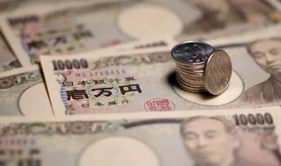 اليابان تنفي تلاعبها بالعملة قبيل مباحثات مع أمريكا