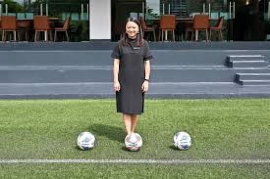 وزيرة الرياضة الماليزية تطالب بحل أزمة رواتب لاعبي كرة القدم