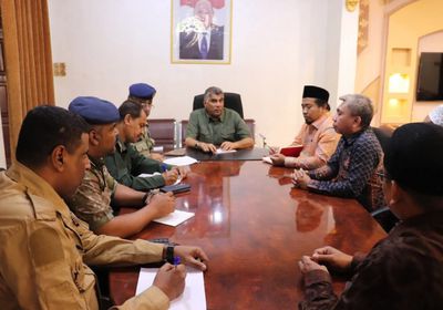 مدير أمن ساحل حضرموت يثمن التزام الجالية الإندونيسية بالقوانين المحلية