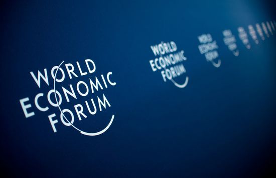المنتدى الاقتصادي العالمي يفتح تحقيقا بشأن مؤسسه