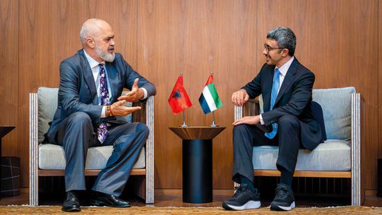 رئيس نيبال يستقبل عبدالله بن زايد في كاتماندو