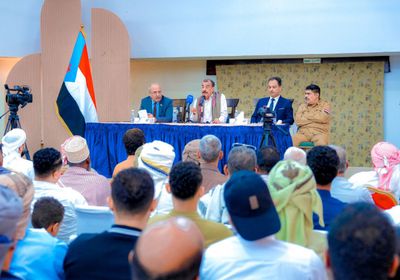 في لقاء موسع.. بن بريك يجتمع مع المشائخ والشخصيات الاجتماعية بحضرموت