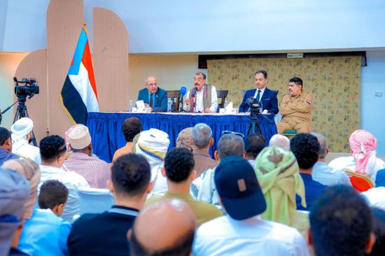 في لقاء موسع.. بن بريك يجتمع مع المشائخ والشخصيات الاجتماعية بحضرموت