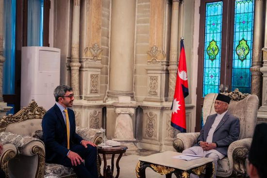 وزير الخارجية الإماراتي يلتقي رئيس وزراء نيبال في كاتماندو