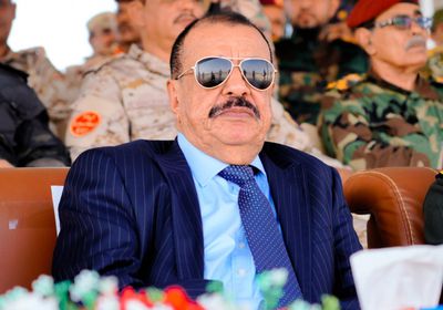 اللواء بن بريك يشهد العرض العسكري المهيب لقوات النخبة الحضرمية