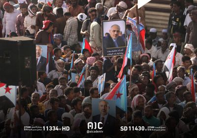 توافد الحشود المشاركة في الفعالية الحاشدة إلى ساحة الحرية