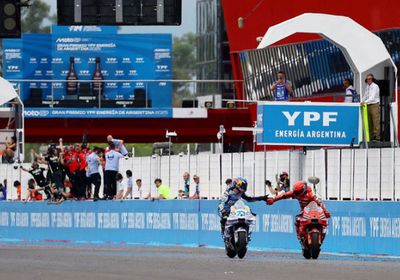 كوارتارارو يحرم ماركيز من الانطلاق أولا في سباق إسبانيا للدراجات النارية