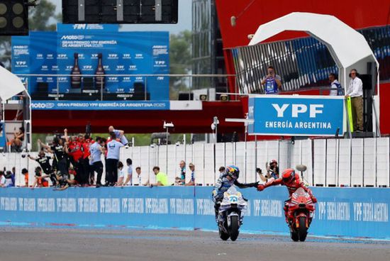 كوارتارارو يحرم ماركيز من الانطلاق أولا في سباق إسبانيا للدراجات النارية