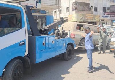 استمرار رفع السيارات المتهالكة من شوارع مدينة المنصورة