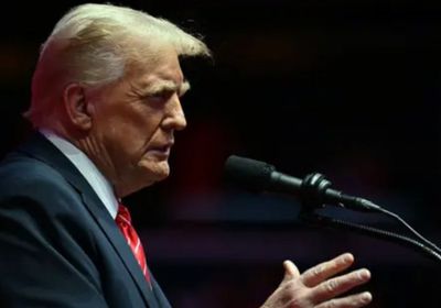    ترامب يطالب بمرور السفن الأمريكية مجانًا عبر قناتي السويس وبنما