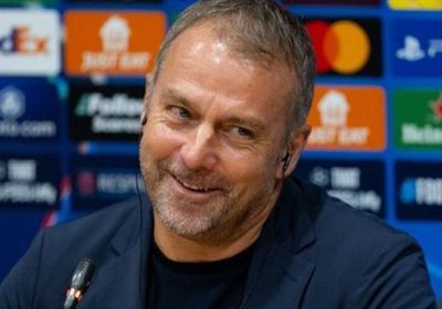 فليك يفاجئ لاعبي برشلونة بهذا القرار