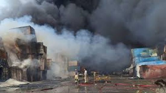 استمرار الحريق جراء الانفجار الضخم في مرفأ رئيسي في إيران