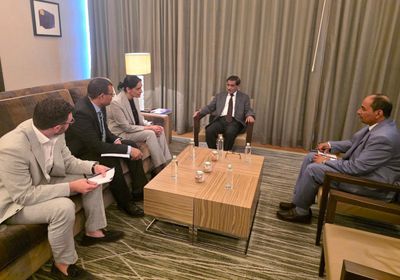 البحسني يدعو المملكة المتحدة لدعم مجلس القيادة والحكومة