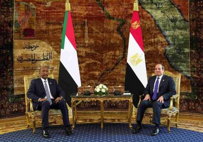 السيسي يبحث مع البرهان جهود إعادة إعمار السودان