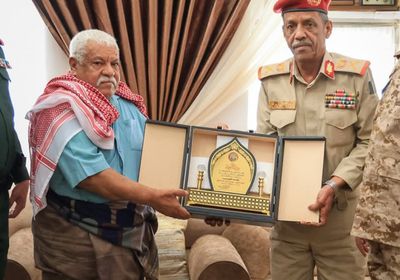 تكريم اللواء عتيق أول قائد حضرمي لـ"العسكرية الثانية"
