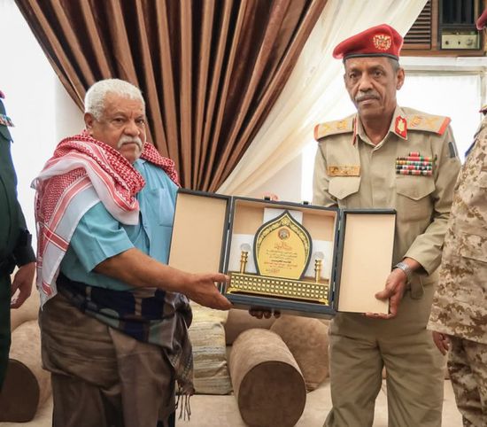 تكريم اللواء عتيق أول قائد حضرمي لـ"العسكرية الثانية"