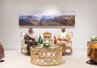 وزير الخارجية السعودي يبحث مع نظيره العماني المستجدات الإقليمية