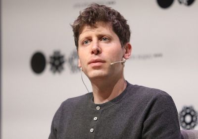 مؤسس "أوبن إيه آي" يتنحى عن رئاسة شركة "أوكلو" النووية