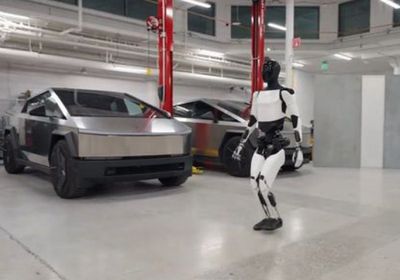 قيود الصين على المعادن النادرة تعطل إنتاج روبوتات "تسلا"