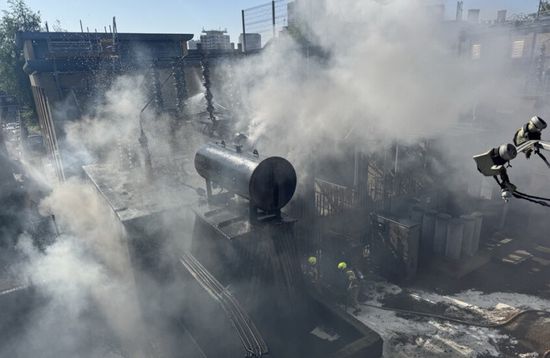 اندلاع حريق هائل في محطة كهرباء غربي لندن