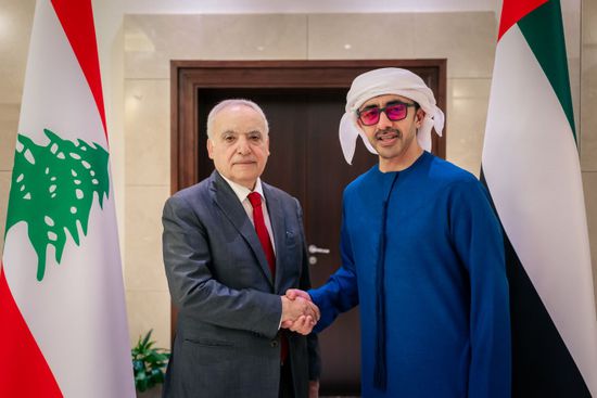 عبدالله بن زايد يبحث مع وزير الثقافة اللبناني التعاون بين البلدين