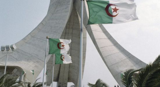 الجزائر تفرض إجراءات صارمة ضد البعثة الدبلوماسية الفرنسية