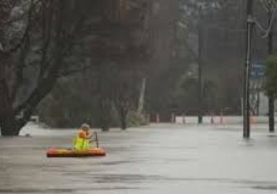 طقس عاصف في نيوزيلندا يعطل رحلات الطيران ويغلق المدارس