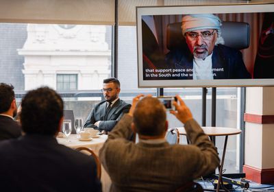 الرئيس الزُبيدي يطلق مهام بعثة "الانتقالي" في واشنطن