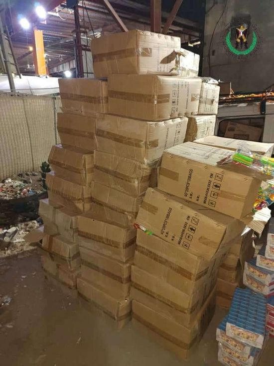 إحباط تهريب منتجات غذائية منتهية الصلاحية شمال عدن