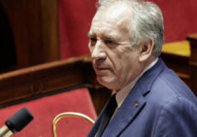 بيرو يقترح إجراء استفتاء على ميزانية فرنسا