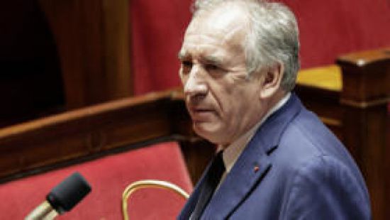 بيرو يقترح إجراء استفتاء على ميزانية فرنسا