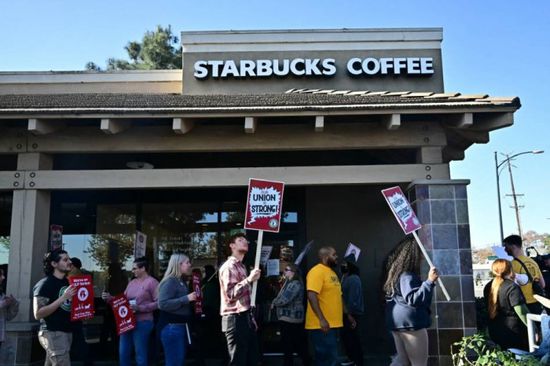 تراجع أرباح "ستاربكس" بأكثر من النصف مع انخفاض المبيعات