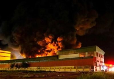 اندلاع حريق ضخم بمنطقة صناعية في إيران