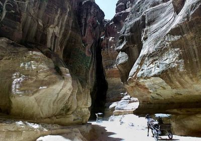 الأردن.. إجلاء 1800 سائح حاصرتهم السيول في البتراء