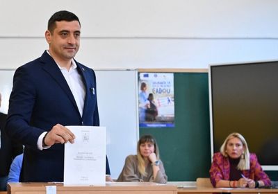 جورج سيميون يتصدر الانتخابات الرئاسية الرومانية