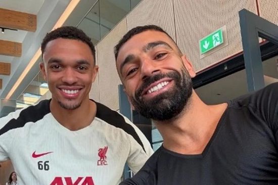 محمد صلاح يودع أرنولد بعد الانتقال إلى ريال مدريد