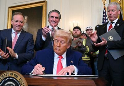 إدارة ترامب تبلغ جامعة هارفارد بتجميد المنح