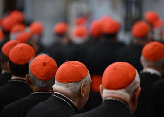 جميع الكرادلة يتوافدون إلى روما لانتخاب بابا جديد