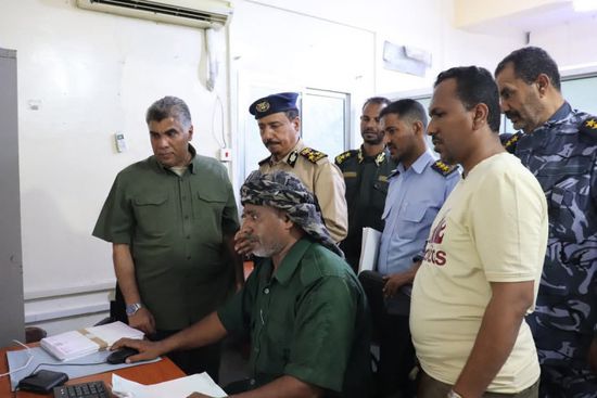 المنهالي يدشن السجل المدني الإلكتروني في مدينة المكلا