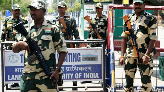    الجيش الهندي يعلن مقتل 3 مدنيين بقصف باكستاني