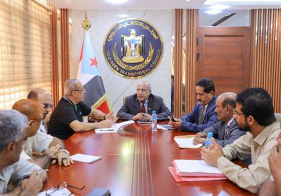 الكثيري يطلع على سير العمل الإداري في "انتقالي شبوة"