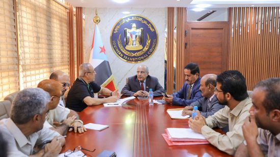 الكثيري يطلع على سير العمل الإداري في "انتقالي شبوة"